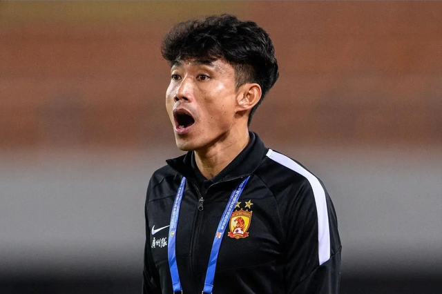 中超16强巡礼·青岛西海岸:郑智掌舵,青春风暴还能刮多久?